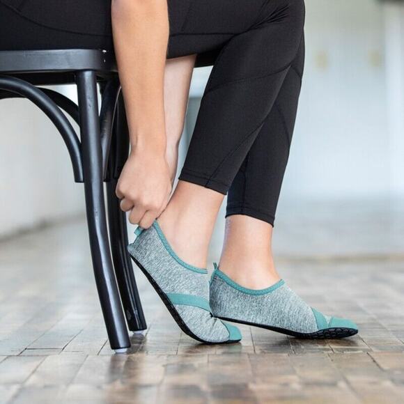 Fitkicks Women's Crossovers Active Footwear Size S 5.5-6.5 Green - Picture 1 of 5